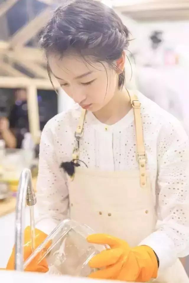 赵丽颖同款的短发侧边麻花辫，教你甜美教你萌之赵丽颖同款“杨桃辫”