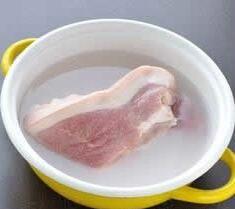 圖片[2]-凍肉怎么快速解凍？這5招請收好 不影響肉質(zhì)和口感 10分鐘快速-起舞食譜網(wǎng)