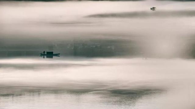 形容美玉的成语，形容玉的高雅的词语（凌波微步、镜花水月、倾国倾城）