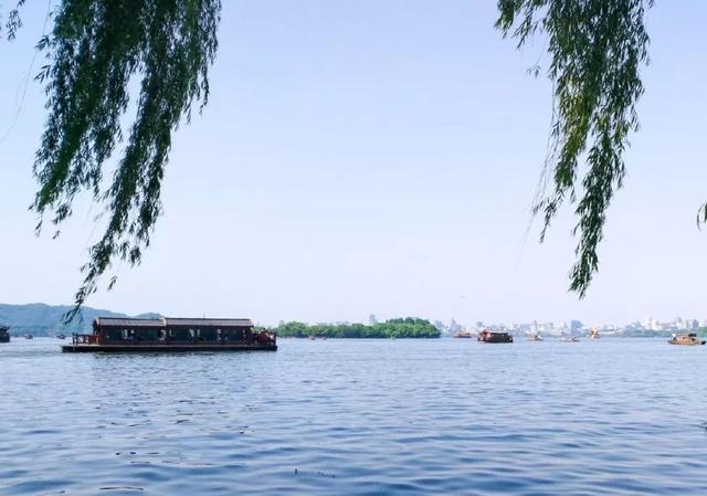 形容美玉的成语，形容玉的高雅的词语（凌波微步、镜花水月、倾国倾城）