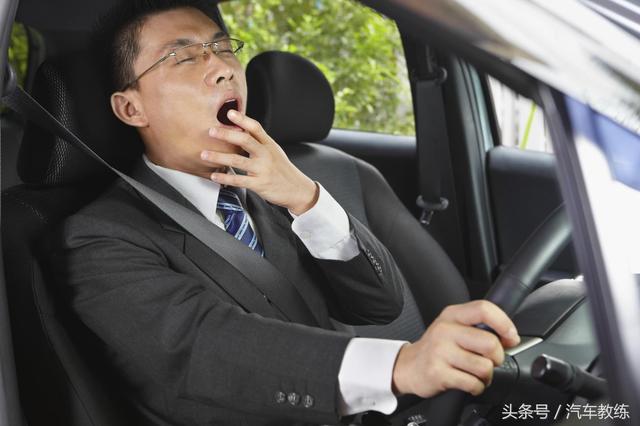 如何赶走秋困呢，入秋后人为什么容易犯困?几招助你远离秋困!（开车犯秋困怎么办？试试这几招）