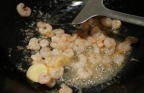 圖片[5]-【蝦仁炒菠菜】做法步驟圖 補(bǔ)鐵促消化-起舞食譜網(wǎng)