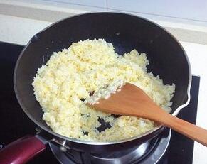 圖片[6]-【什錦蛋炒飯】做法步驟圖 剩飯做成這樣 全家愛吃-起舞食譜網