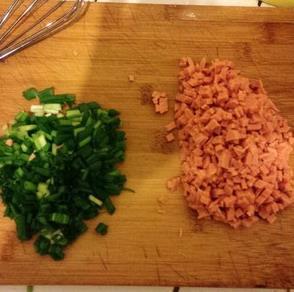 圖片[2]-【蔥花雞蛋餅】做法步驟圖 3分鐘做一盤 滿口蔥香 太好吃-起舞食譜網