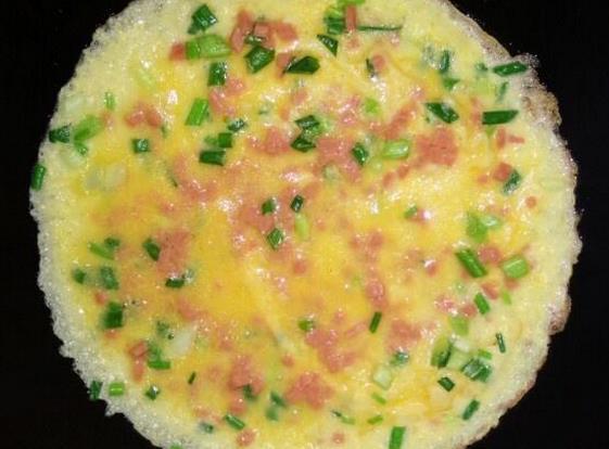 【葱花鸡蛋饼】做法步骤图 3分钟做一盘 满口葱香 太好吃-起舞食谱网