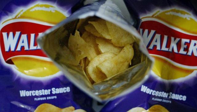 薯片包装袋是什么材料，薯片包装袋是什么材料做的（英国民众邮寄空薯片袋给乐事）