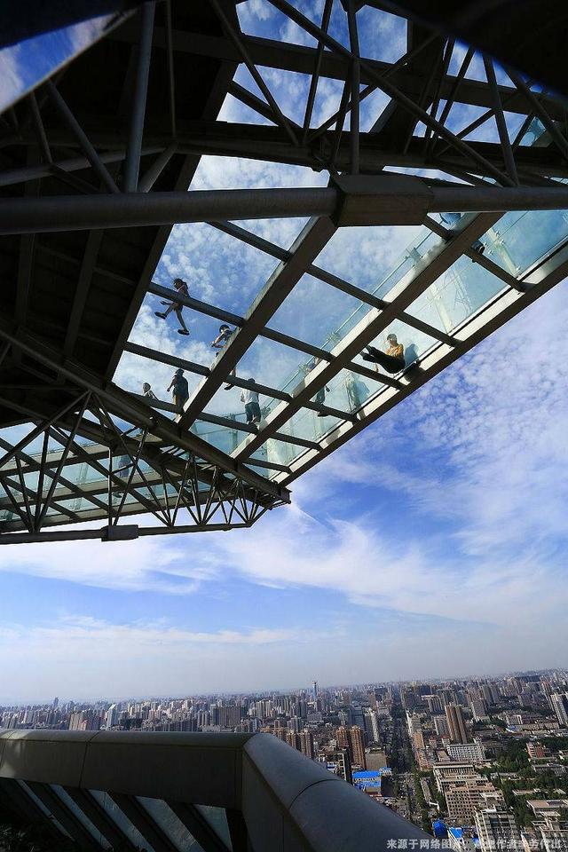 西安电视塔有多高，西安电视塔有多高多少米（感受玻璃平台带来的刺激和心跳）