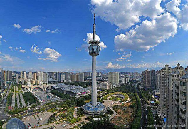 西安电视塔有多高，西安电视塔有多高多少米（感受玻璃平台带来的刺激和心跳）