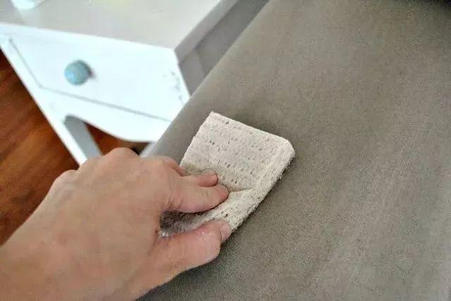 沙发套很脏要怎么洗干净，沙发套很脏要怎么洗干净视频（沙发脏了不用拆、不用洗）