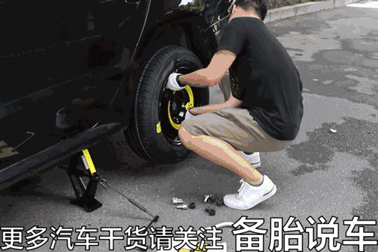 汽车怎么换备胎，汽车爆胎怎么换备胎（自己动手不用叫救援）