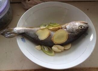 图片[1]-【红烧黄鱼】做法步骤图 颜值一流 营养又美味-起舞食谱网