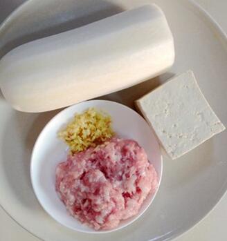 【白萝卜豆腐丸子汤】做法步骤图  清热去燥  简单又方便-起舞食谱网