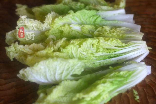 娃娃菜豆腐排骨汤，豆腐娃娃菜汤怎么做好吃又简单（家常菜娃娃菜炖豆腐）