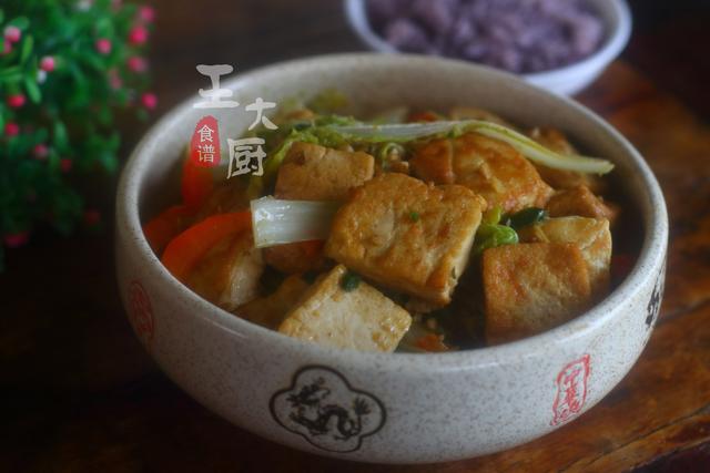娃娃菜豆腐排骨汤，豆腐娃娃菜汤怎么做好吃又简单（家常菜娃娃菜炖豆腐）