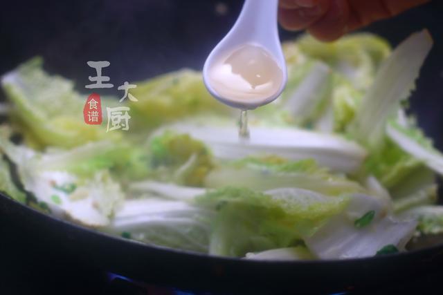 娃娃菜豆腐排骨汤，豆腐娃娃菜汤怎么做好吃又简单（家常菜娃娃菜炖豆腐）