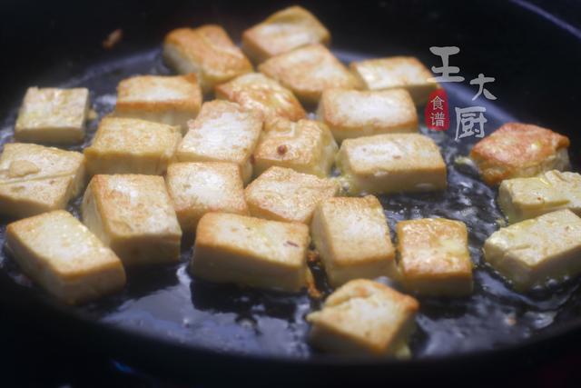 娃娃菜豆腐排骨汤，豆腐娃娃菜汤怎么做好吃又简单（家常菜娃娃菜炖豆腐）