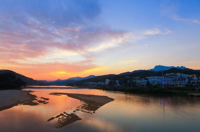 热爱祖国的诗歌，热爱祖国的诗歌短篇（重温这16首爱国诗篇……）