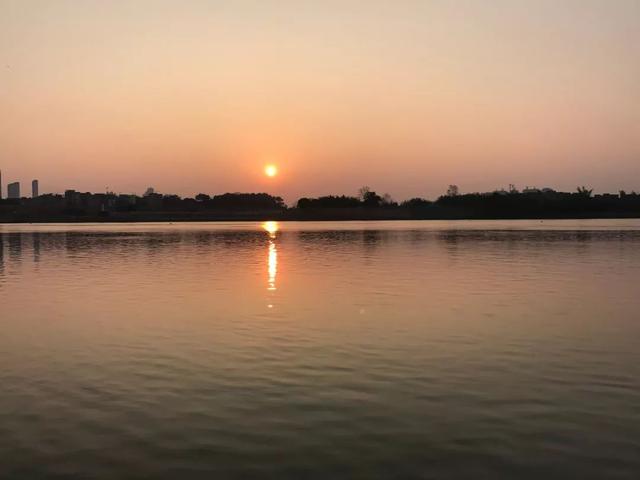 热爱祖国的诗歌，热爱祖国的诗歌短篇（重温这16首爱国诗篇……）