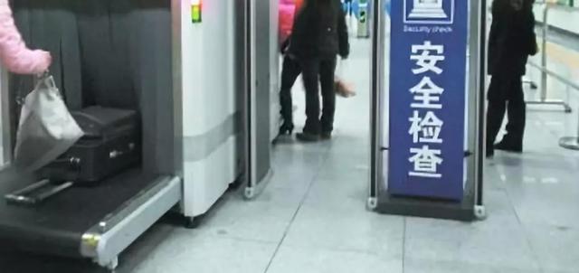 坐飞机行李箱有什么要求，坐飞机（乘坐飞机携带行李应注意什么）