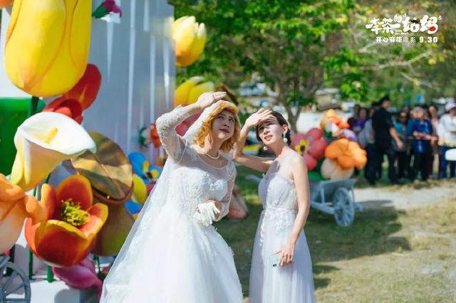 李茶的姑妈卢靖姗同款衣服，如今成了美丽多金的“姑妈”