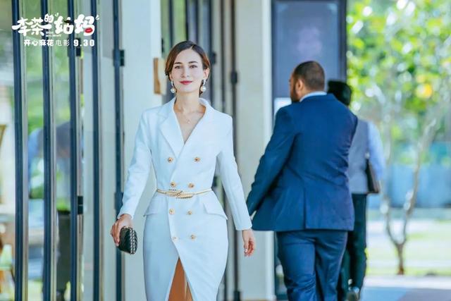 李茶的姑妈卢靖姗同款衣服，如今成了美丽多金的“姑妈”