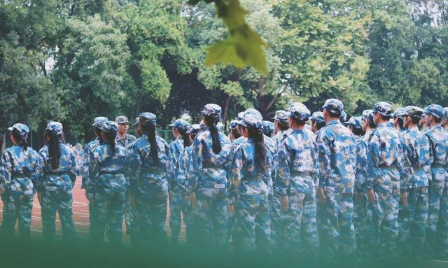 什么是收腹运动，腹部收腹运动（动作要领之挺胸收腹是这样做到的）