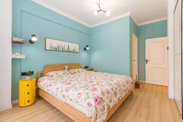 房间床的正确摆放位置方向，家庭床的摆放位置方向（床头朝哪边好，别纠结了！）