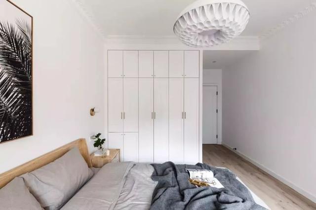 房间床的正确摆放位置方向，家庭床的摆放位置方向（床头朝哪边好，别纠结了！）