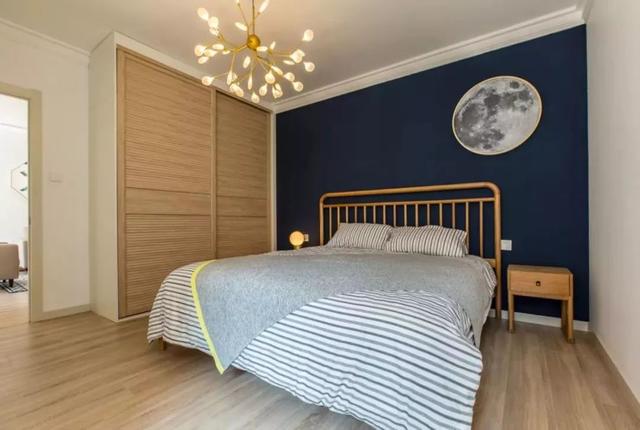 房间床的正确摆放位置方向，家庭床的摆放位置方向（床头朝哪边好，别纠结了！）