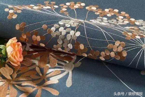 墙布如何贴怎么贴，墙上贴布怎么贴（这种环保墙布是怎么铺上墙的）