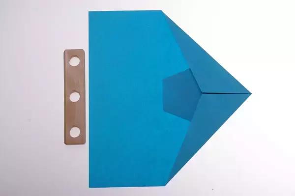 教你怎样快速叠纸飞机,3分钟折一种很能飞的纸飞机 教你怎样快速叠纸飞机,3分钟折一种很能飞的纸飞机