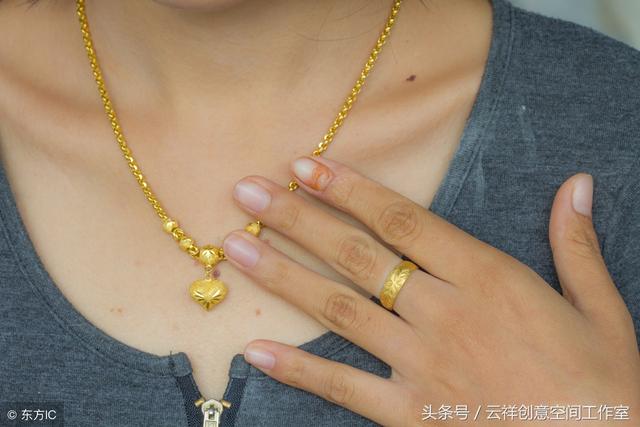 属兔的女人戴什么首饰最好，属兔的女人适合佩戴什么首饰（什么属相就佩戴什么属相饰物是错误的）