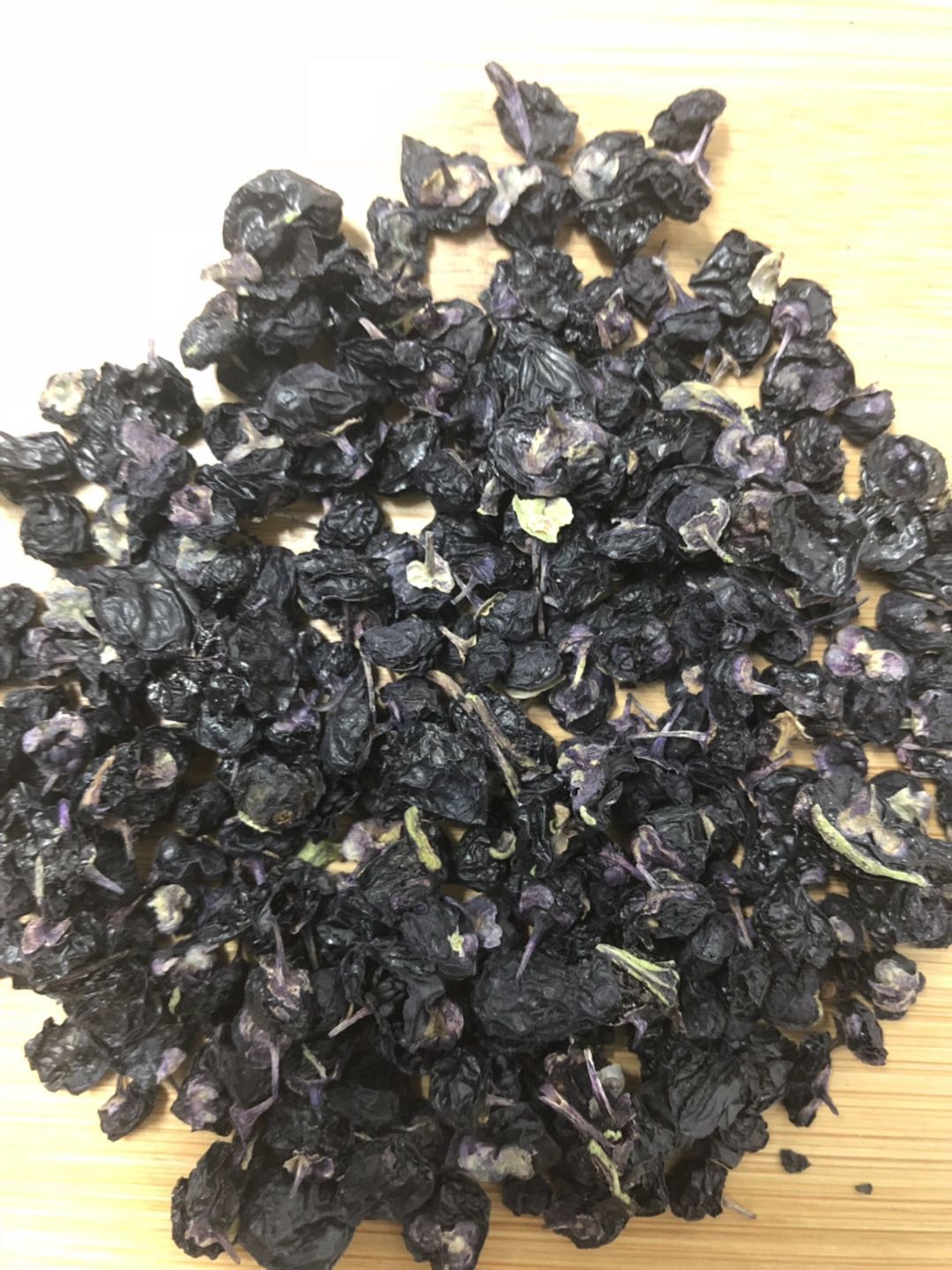 野生黑枸杞图片，教你辨别真假野生黑枸杞（四招教你识别野生黑枸杞的方法）