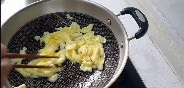 西红柿鸡蛋白菜烩饼，河南烩饼的做法