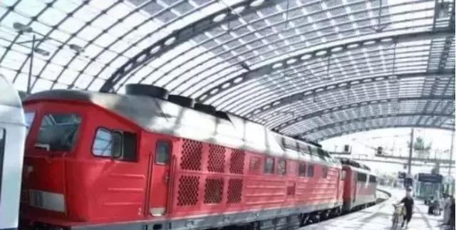 明月山机场在哪停车，明月山机场停车场怎么收费（32个光伏电站、光伏机场、光伏火车站大赏）