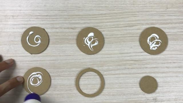 手工纸盒的制作，抽纸盒手工制作方法（教你如何制作迷你拖拉机）