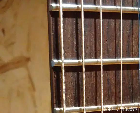 吉他背带安装图解，吉他背带怎么绑（学吉他前必知的几大知识点）