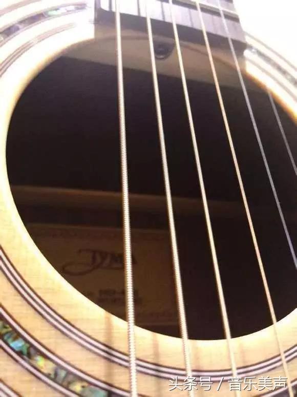 吉他背带安装图解，吉他背带怎么绑（学吉他前必知的几大知识点）