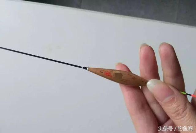 钓鱼怎样看浮标，钓鱼怎样看浮标是否鱼已经上钩（它就是一只好浮漂）