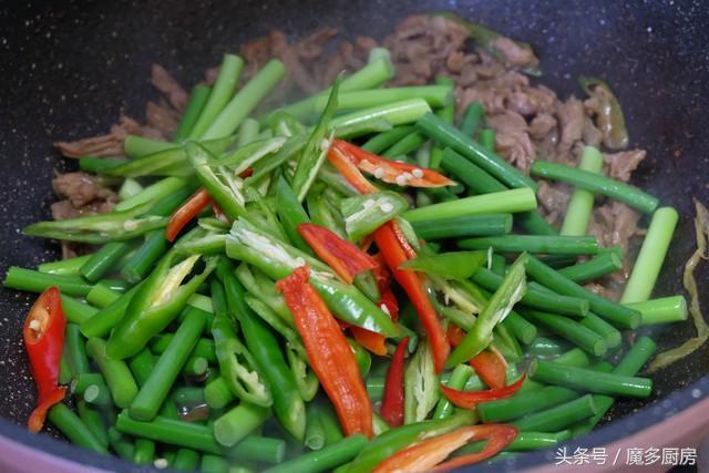 炒牛肉的做法大全家常，炒牛肉做法 最正宗的做法（牛肉和蒜苔这样炒）