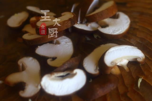 粉丝熬白菜怎么做，粉丝煮白菜怎么做好吃（两天不做孩子就闹着要吃）