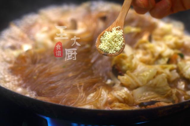 粉丝熬白菜怎么做，粉丝煮白菜怎么做好吃（两天不做孩子就闹着要吃）