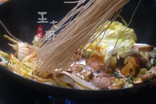 粉丝熬白菜怎么做，粉丝煮白菜怎么做好吃（两天不做孩子就闹着要吃）