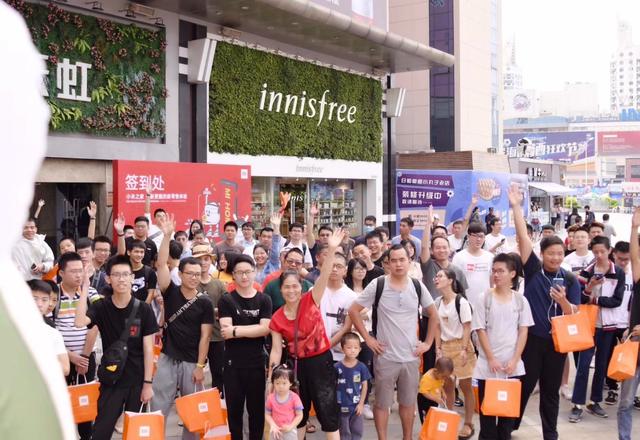 小米实体店地址，小米11实体店价格（福州小米之家万象天虹店今天开业了）