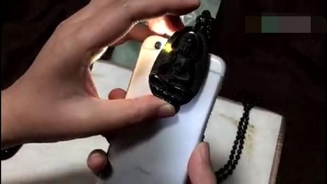 黑曜石真假对照图，冰种黑曜石真假鉴别（网红“散打哥”居然卖起黑曜石吊坠）