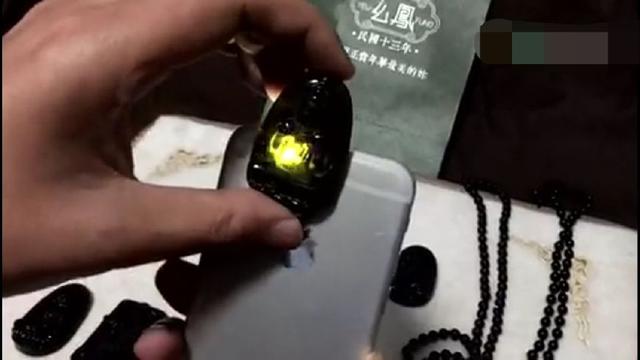 黑曜石真假对照图，冰种黑曜石真假鉴别（网红“散打哥”居然卖起黑曜石吊坠）