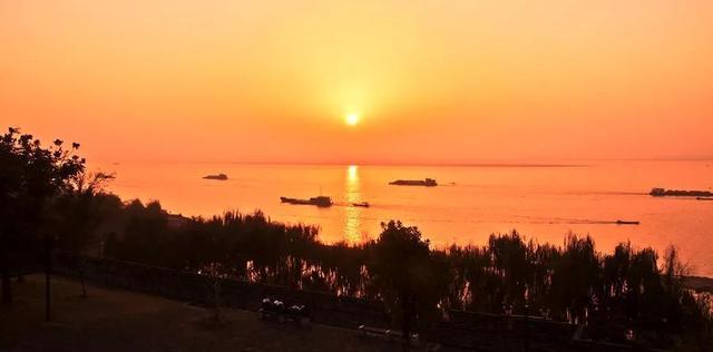 望洞庭湖赠张丞相原文及翻译，望洞庭湖赠张丞相翻译（望洞庭湖赠张丞相，孟浩然）