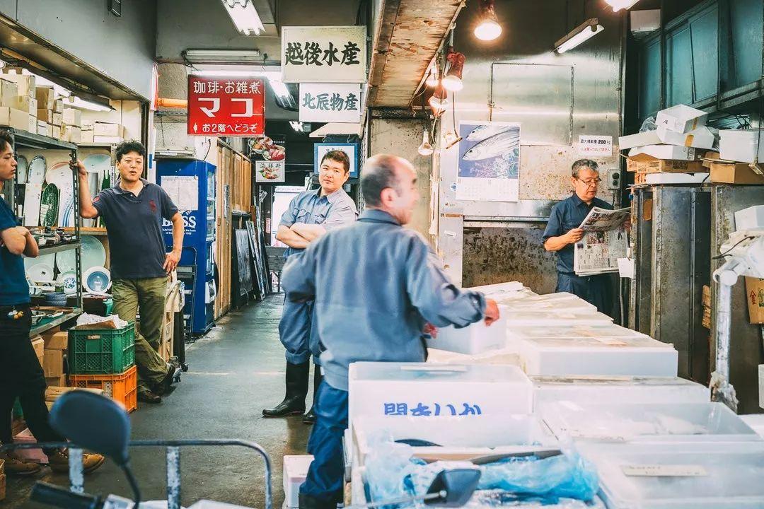 吉野家是哪个国家的，吉野家是哪个国家的快餐（83年的日本筑地市场今关闭）