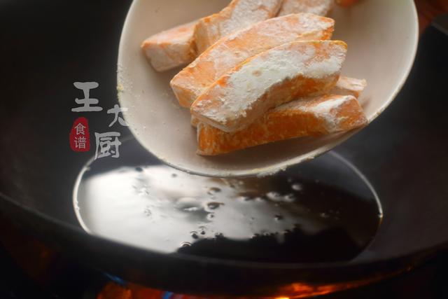 蛋黄焗南瓜的做法，蛋黄焗南瓜的做法,能不能,把淀粉换成马蹄粉（南瓜竟然可以这么好吃）