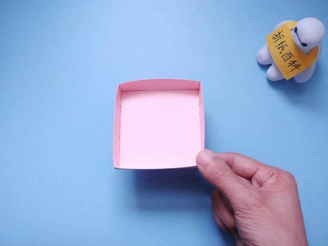 生日礼物怎么做，生日礼物怎么做手工惊喜盒子（打开一个三层的生日蛋糕）